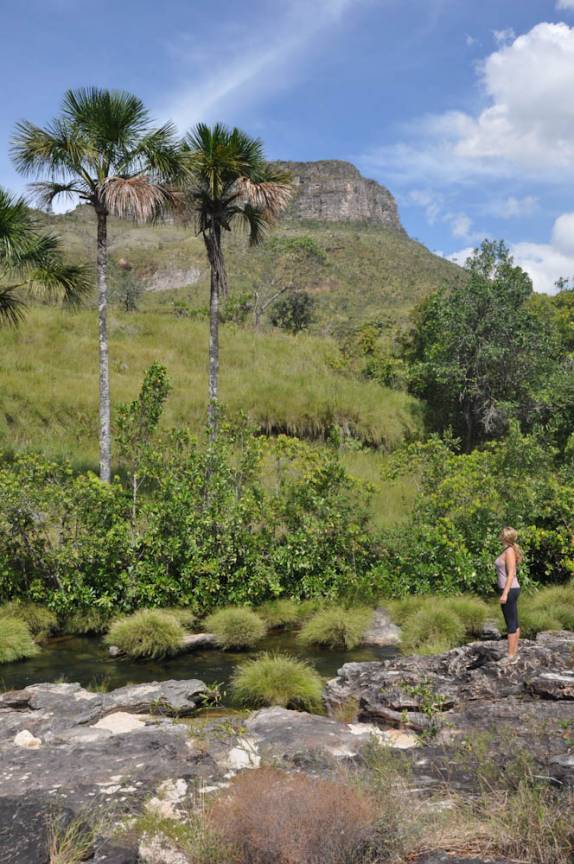 Caminhando no rio da Prata, na Chapada dos Veadeiros, região de Cavalcante - GO
